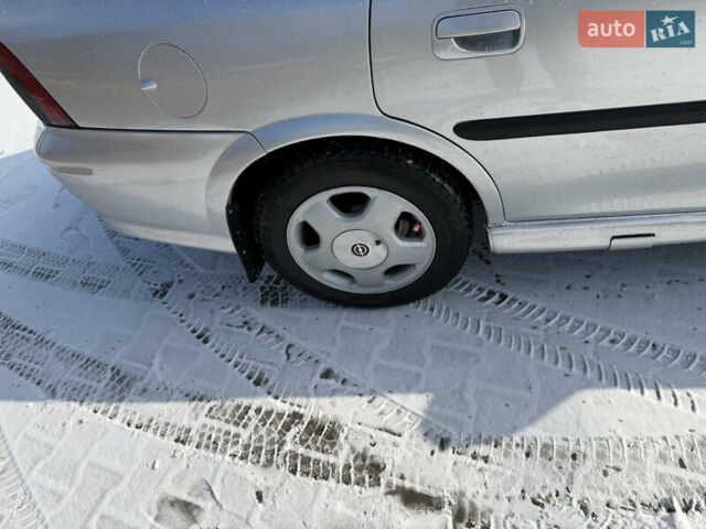 Серый Опель Вектра, объемом двигателя 1.79 л и пробегом 384 тыс. км за 2650 $, фото 4 на Automoto.ua