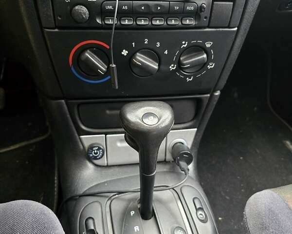 Сірий Опель Вектра, об'ємом двигуна 1.8 л та пробігом 271 тис. км за 2000 $, фото 6 на Automoto.ua