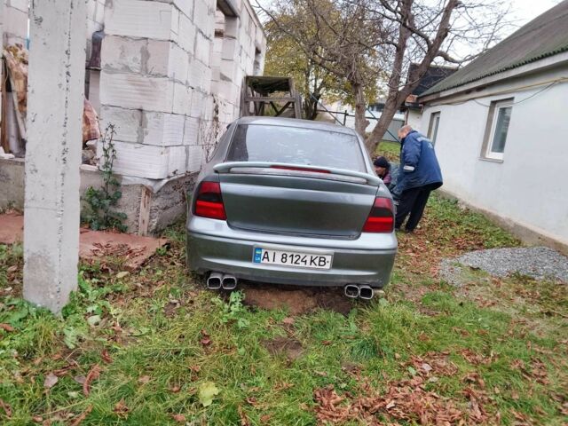 Серый Опель Вектра, объемом двигателя 2.2 л и пробегом 300 тыс. км за 1800 $, фото 5 на Automoto.ua