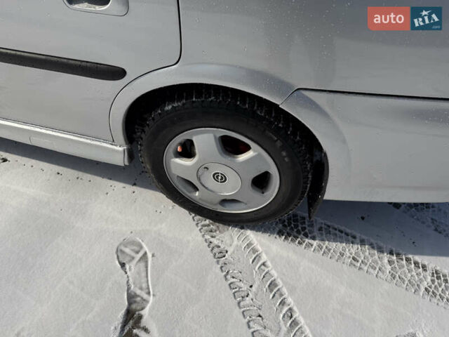 Серый Опель Вектра, объемом двигателя 1.79 л и пробегом 384 тыс. км за 2650 $, фото 16 на Automoto.ua