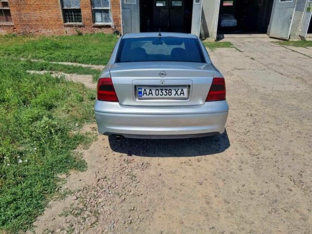 Серый Опель Вектра, объемом двигателя 2 л и пробегом 280 тыс. км за 2350 $, фото 2 на Automoto.ua