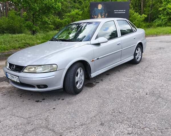 Сірий Опель Вектра, об'ємом двигуна 2 л та пробігом 370 тис. км за 3000 $, фото 4 на Automoto.ua