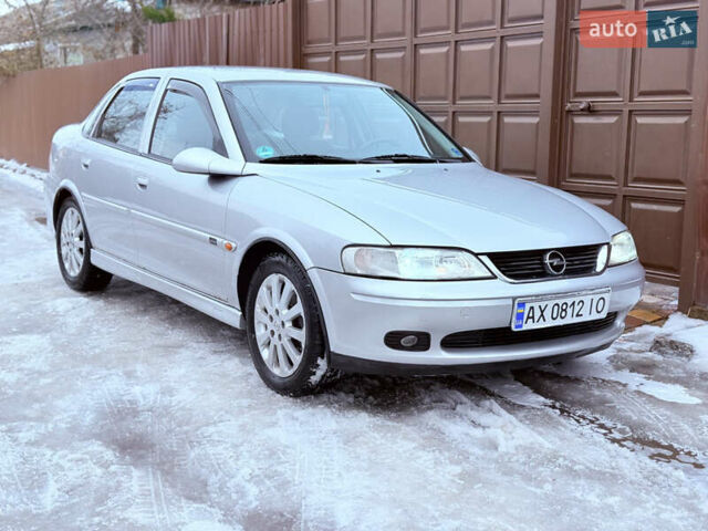 Сірий Опель Вектра, об'ємом двигуна 1.8 л та пробігом 195 тис. км за 3450 $, фото 12 на Automoto.ua