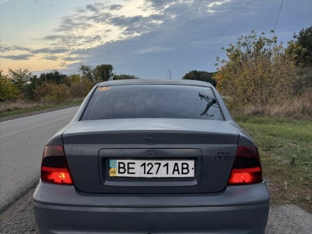 Серый Опель Вектра, объемом двигателя 2.2 л и пробегом 450 тыс. км за 1204 $, фото 3 на Automoto.ua