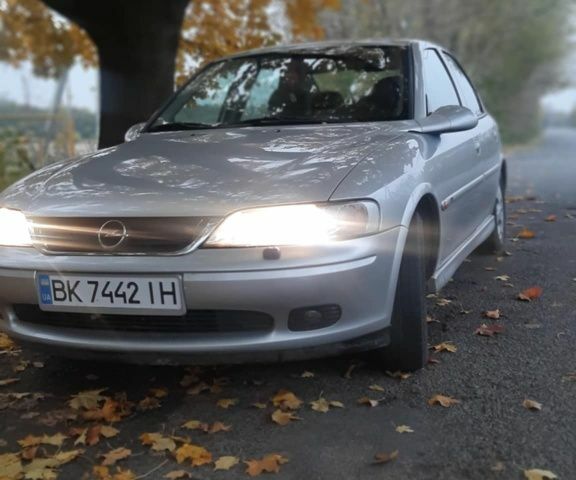 Сірий Опель Вектра, об'ємом двигуна 1.8 л та пробігом 275 тис. км за 2500 $, фото 2 на Automoto.ua