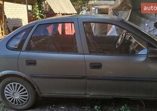 Сірий Опель Вектра, об'ємом двигуна 1.6 л та пробігом 250 тис. км за 1100 $, фото 3 на Automoto.ua