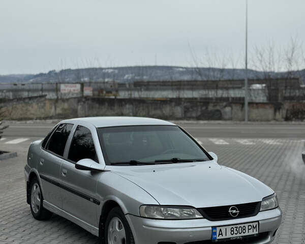 Серый Опель Вектра, объемом двигателя 1.79 л и пробегом 383 тыс. км за 2650 $, фото 2 на Automoto.ua