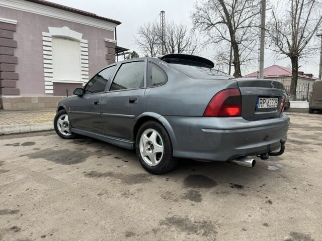 Серый Опель Вектра, объемом двигателя 2.2 л и пробегом 350 тыс. км за 2100 $, фото 4 на Automoto.ua