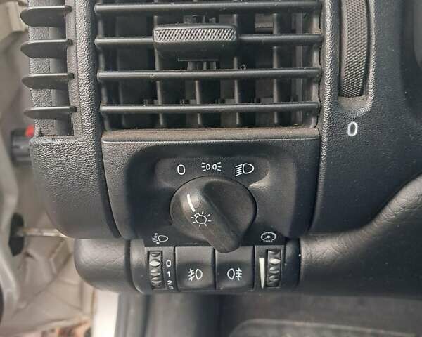 Серый Опель Вектра, объемом двигателя 1.6 л и пробегом 194 тыс. км за 3799 $, фото 11 на Automoto.ua