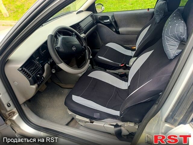 Сірий Опель Вектра, об'ємом двигуна 2 л та пробігом 151 тис. км за 3300 $, фото 6 на Automoto.ua