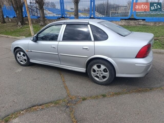 Сірий Опель Вектра, об'ємом двигуна 2 л та пробігом 151 тис. км за 3300 $, фото 2 на Automoto.ua