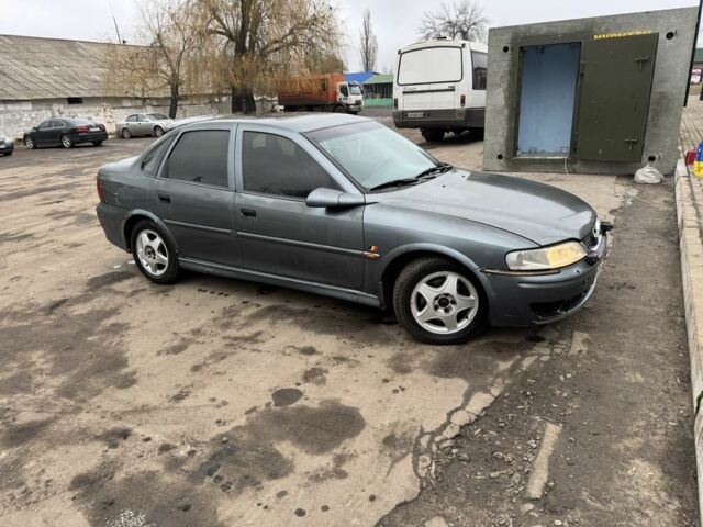 Серый Опель Вектра, объемом двигателя 2.2 л и пробегом 350 тыс. км за 2100 $, фото 2 на Automoto.ua