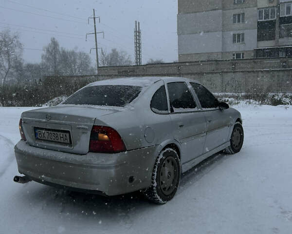 Серый Опель Вектра, объемом двигателя 1.6 л и пробегом 320 тыс. км за 1950 $, фото 2 на Automoto.ua