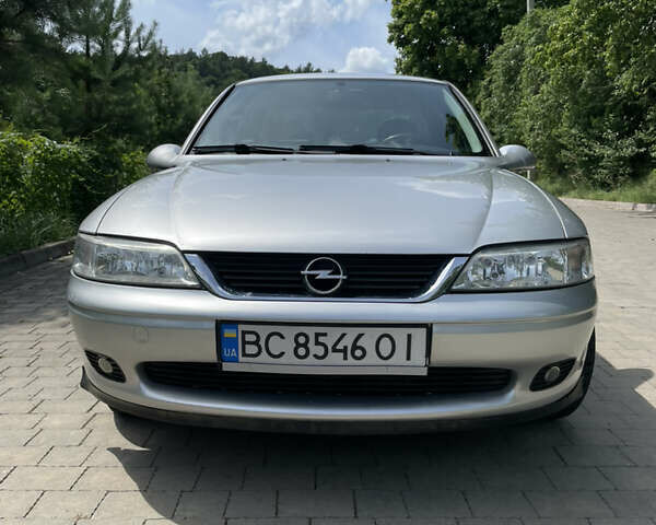 Серый Опель Вектра, объемом двигателя 0 л и пробегом 175 тыс. км за 3750 $, фото 2 на Automoto.ua