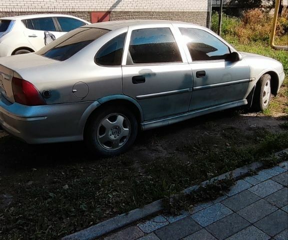 Сірий Опель Вектра, об'ємом двигуна 1.6 л та пробігом 417 тис. км за 900 $, фото 1 на Automoto.ua