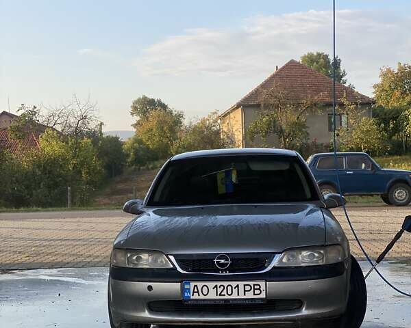 Серый Опель Вектра, объемом двигателя 2.17 л и пробегом 400 тыс. км за 2500 $, фото 6 на Automoto.ua