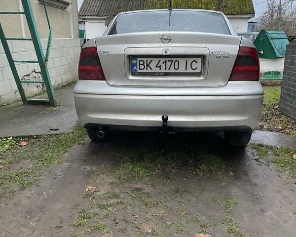 Серый Опель Вектра, объемом двигателя 1.8 л и пробегом 290 тыс. км за 2700 $, фото 1 на Automoto.ua