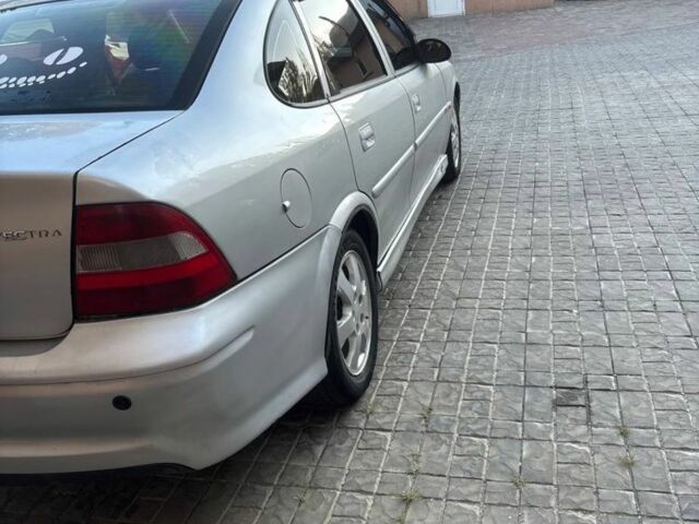 Сірий Опель Вектра, об'ємом двигуна 2 л та пробігом 400 тис. км за 1359 $, фото 5 на Automoto.ua