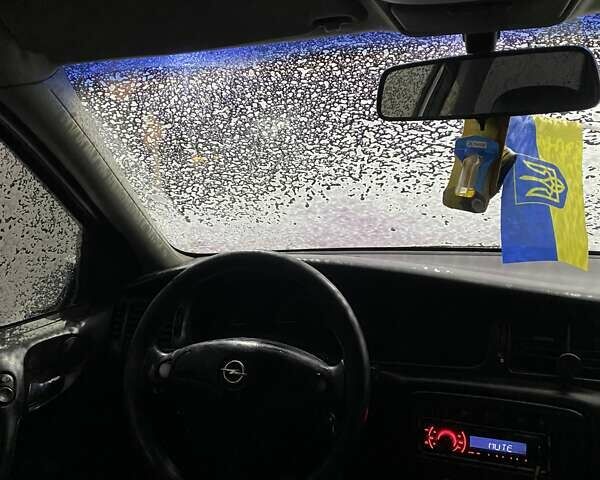 Серый Опель Вектра, объемом двигателя 2.17 л и пробегом 400 тыс. км за 2500 $, фото 5 на Automoto.ua