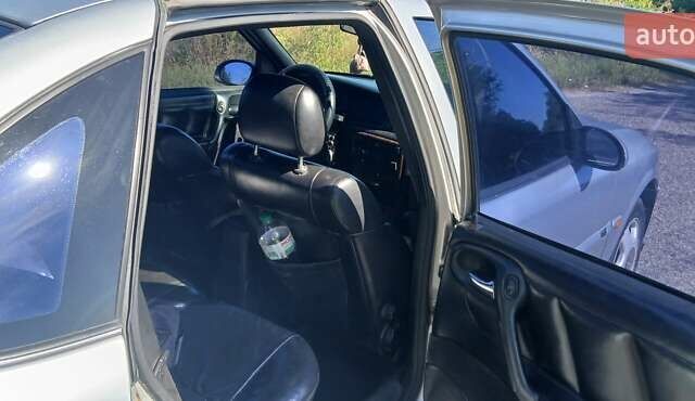 Сірий Опель Вектра, об'ємом двигуна 2.2 л та пробігом 468 тис. км за 2000 $, фото 9 на Automoto.ua