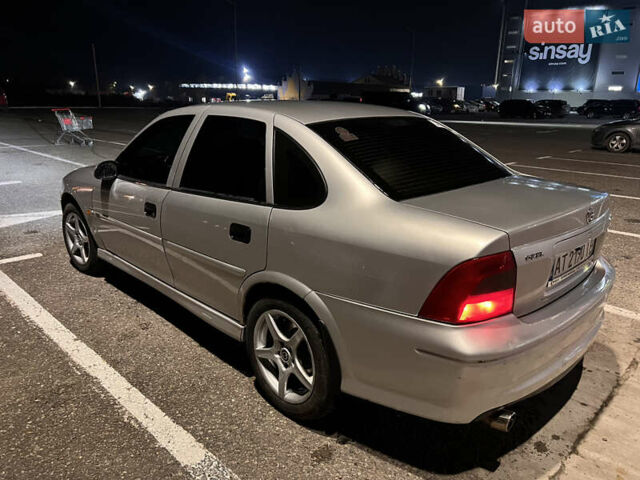 Серый Опель Вектра, объемом двигателя 2.2 л и пробегом 295 тыс. км за 4300 $, фото 4 на Automoto.ua