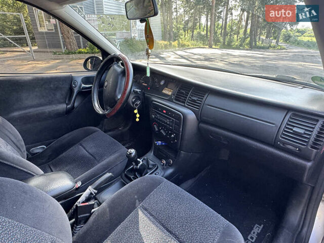 Серый Опель Вектра, объемом двигателя 1.8 л и пробегом 266 тыс. км за 3000 $, фото 10 на Automoto.ua