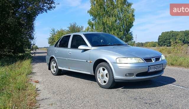 Сірий Опель Вектра, об'ємом двигуна 2.2 л та пробігом 468 тис. км за 2000 $, фото 6 на Automoto.ua