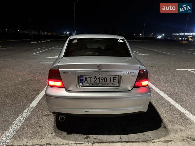 Серый Опель Вектра, объемом двигателя 2.2 л и пробегом 295 тыс. км за 4300 $, фото 3 на Automoto.ua