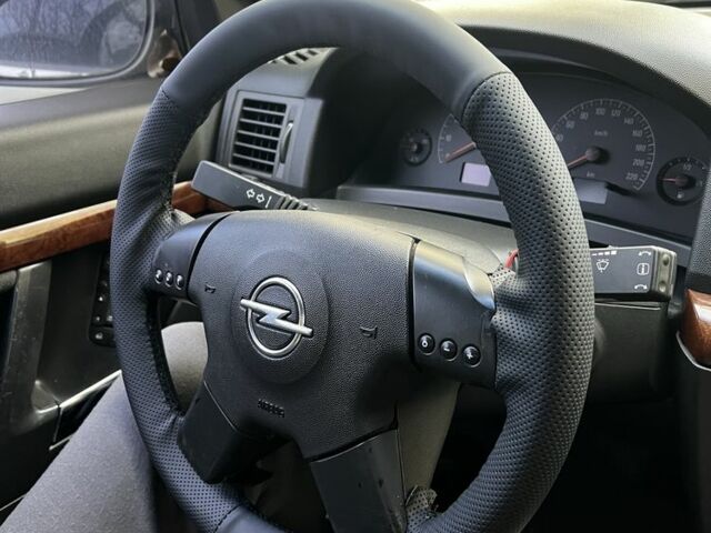 Сірий Опель Вектра, об'ємом двигуна 2.2 л та пробігом 300 тис. км за 2000 $, фото 1 на Automoto.ua