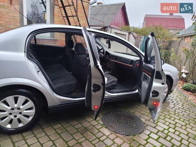 Сірий Опель Вектра, об'ємом двигуна 2.2 л та пробігом 380 тис. км за 3299 $, фото 4 на Automoto.ua