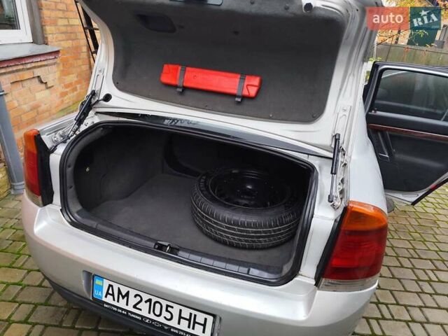 Сірий Опель Вектра, об'ємом двигуна 2.2 л та пробігом 380 тис. км за 3299 $, фото 22 на Automoto.ua