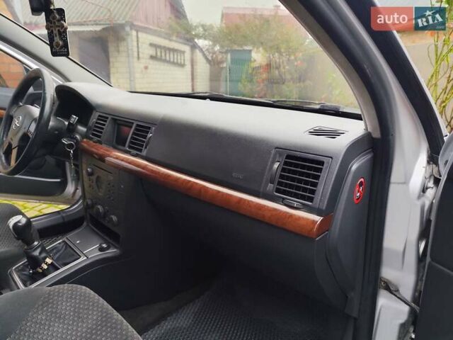 Сірий Опель Вектра, об'ємом двигуна 2.2 л та пробігом 380 тис. км за 3299 $, фото 17 на Automoto.ua