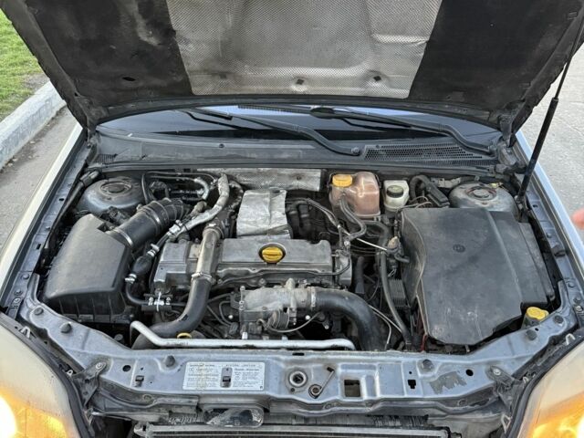 Сірий Опель Вектра, об'ємом двигуна 2.2 л та пробігом 340 тис. км за 3835 $, фото 2 на Automoto.ua