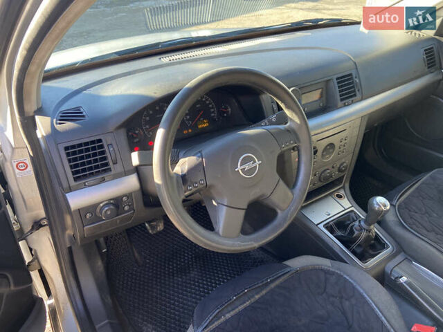 Серый Опель Вектра, объемом двигателя 1.8 л и пробегом 350 тыс. км за 3150 $, фото 1 на Automoto.ua