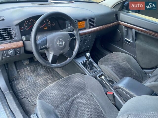 Сірий Опель Вектра, об'ємом двигуна 2.2 л та пробігом 225 тис. км за 2800 $, фото 5 на Automoto.ua