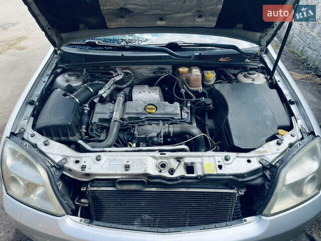 Сірий Опель Вектра, об'ємом двигуна 2.2 л та пробігом 300 тис. км за 3900 $, фото 1 на Automoto.ua