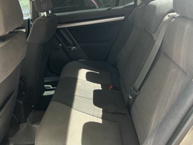 Серый Опель Вектра, объемом двигателя 2 л и пробегом 300 тыс. км за 2700 $, фото 4 на Automoto.ua