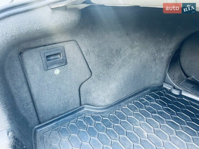 Сірий Опель Вектра, об'ємом двигуна 2.2 л та пробігом 300 тис. км за 3900 $, фото 14 на Automoto.ua