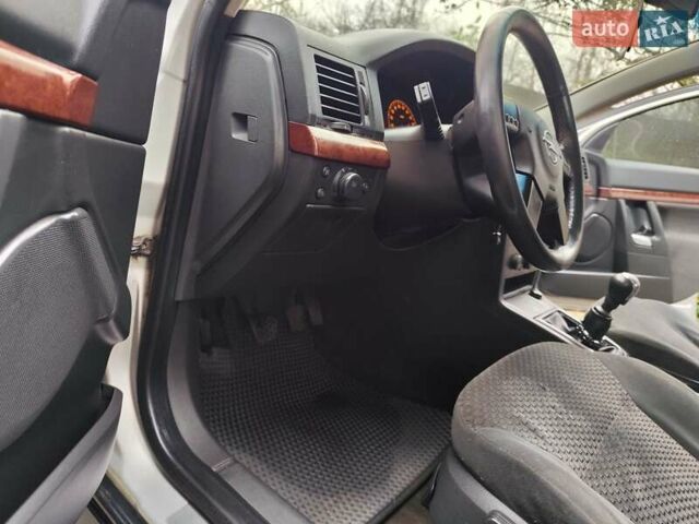 Сірий Опель Вектра, об'ємом двигуна 2.2 л та пробігом 380 тис. км за 3455 $, фото 23 на Automoto.ua