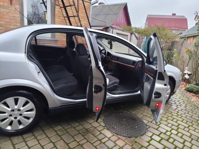 Сірий Опель Вектра, об'ємом двигуна 2.2 л та пробігом 350 тис. км за 3455 $, фото 11 на Automoto.ua