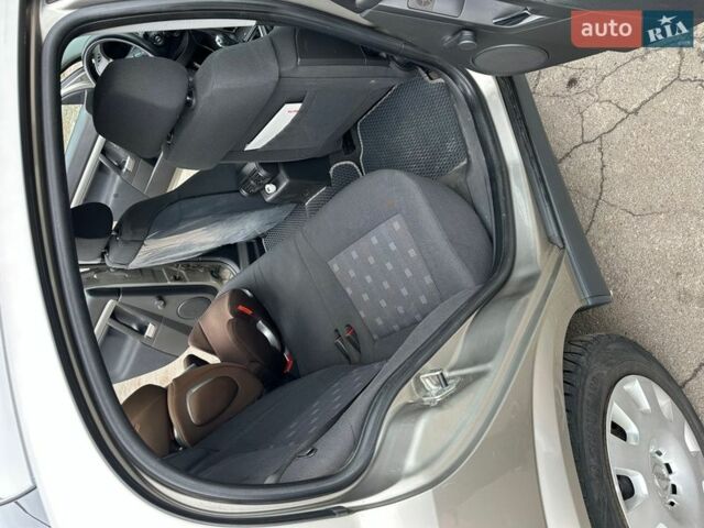 Сірий Опель Вектра, об'ємом двигуна 1.8 л та пробігом 330 тис. км за 3200 $, фото 7 на Automoto.ua