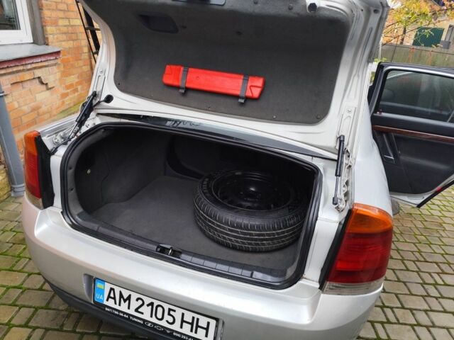 Сірий Опель Вектра, об'ємом двигуна 2.2 л та пробігом 350 тис. км за 3455 $, фото 10 на Automoto.ua