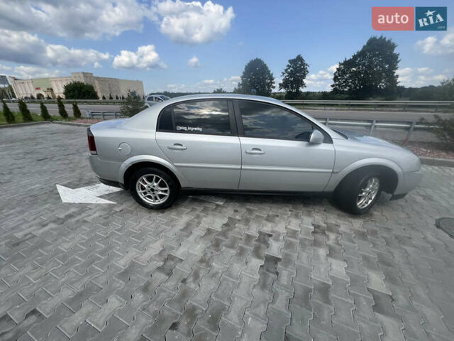 Сірий Опель Вектра, об'ємом двигуна 2.2 л та пробігом 290 тис. км за 4400 $, фото 2 на Automoto.ua