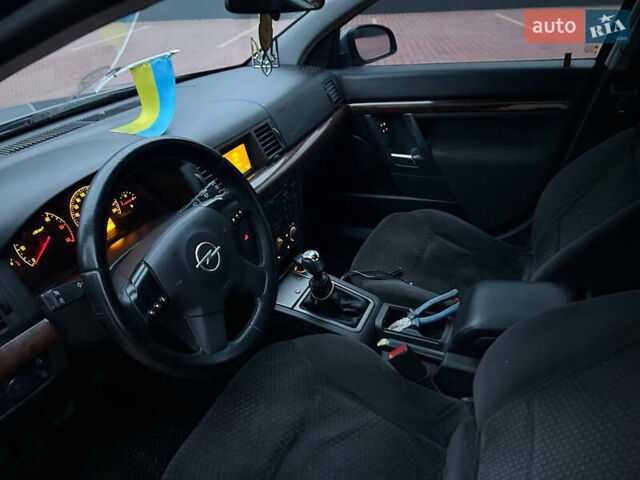 Серый Опель Вектра, объемом двигателя 2 л и пробегом 280 тыс. км за 2350 $, фото 7 на Automoto.ua