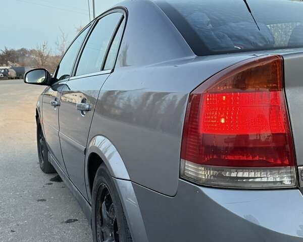 Серый Опель Вектра, объемом двигателя 2.2 л и пробегом 340 тыс. км за 3825 $, фото 1 на Automoto.ua