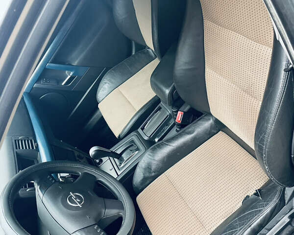 Сірий Опель Вектра, об'ємом двигуна 2.2 л та пробігом 300 тис. км за 3900 $, фото 12 на Automoto.ua