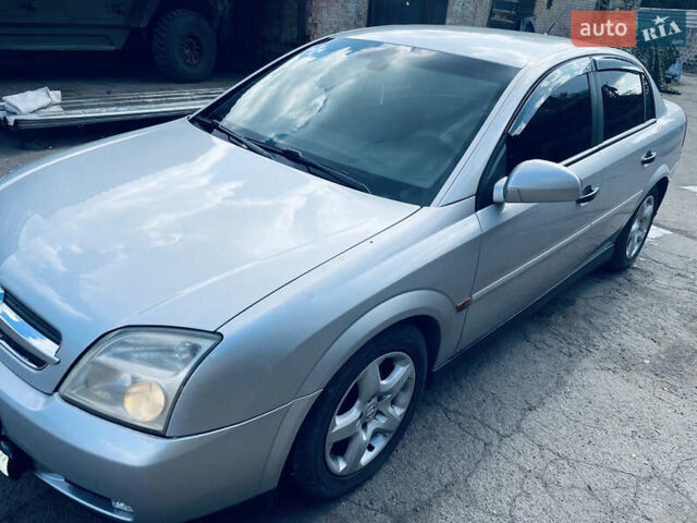 Сірий Опель Вектра, об'ємом двигуна 2.2 л та пробігом 300 тис. км за 3900 $, фото 2 на Automoto.ua