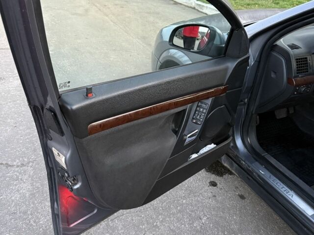 Сірий Опель Вектра, об'ємом двигуна 2.2 л та пробігом 340 тис. км за 3835 $, фото 10 на Automoto.ua