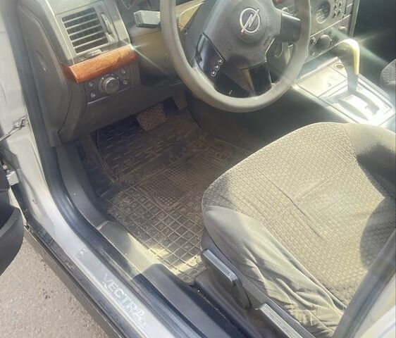 Сірий Опель Вектра, об'ємом двигуна 0 л та пробігом 350 тис. км за 1545 $, фото 5 на Automoto.ua