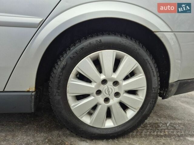 Сірий Опель Вектра, об'ємом двигуна 1.8 л та пробігом 221 тис. км за 4500 $, фото 5 на Automoto.ua